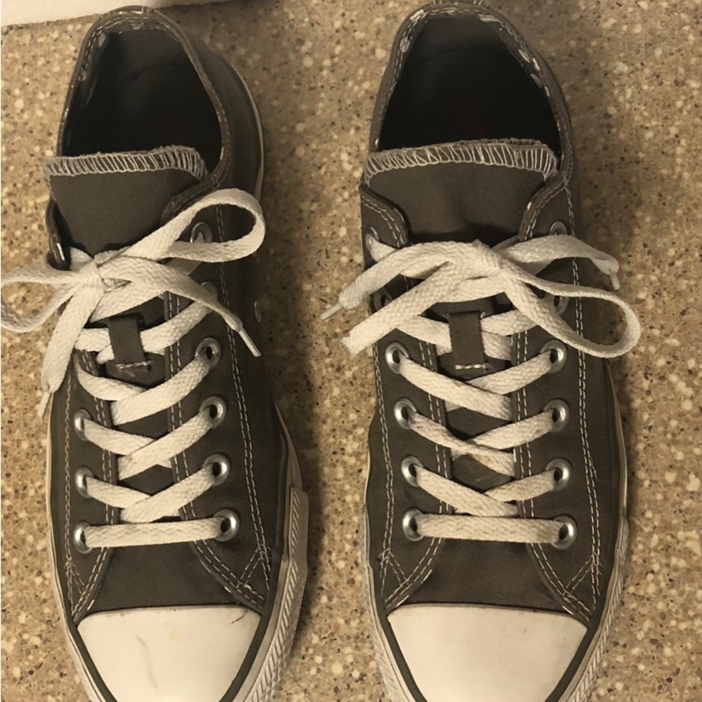 Converse Chuck Taylor All Star Low Top Women’s 9 Sneaker